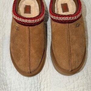 UGG TAZZ ll Suede Platform Clog Slippers